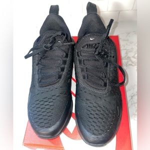 Youth Size 6 Black Nike 270